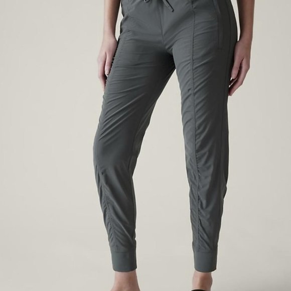 ATHLETA ATTITUDE PANT  BALI GREEN NEW WITH TAGS SIZE 0 LIGHTWEIGHT TRAVEL HIKING - Picture 6 of 12